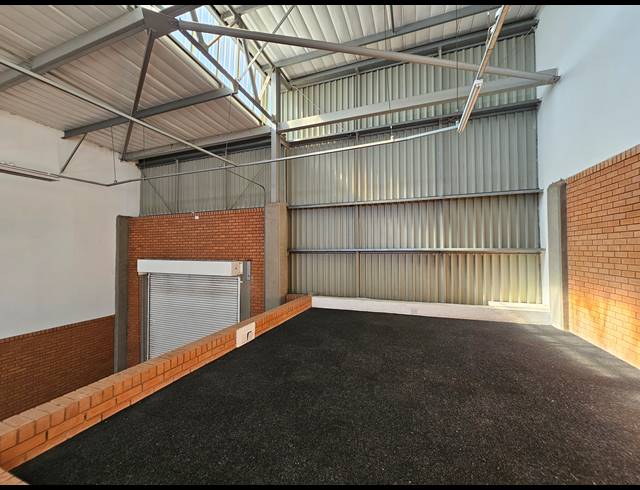 344M² WAREHOUSE TO LET IN LONGLAKE